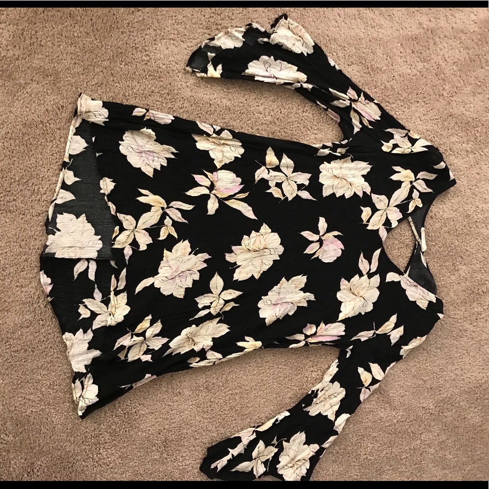 Cute flower pattern tunic. Size small.